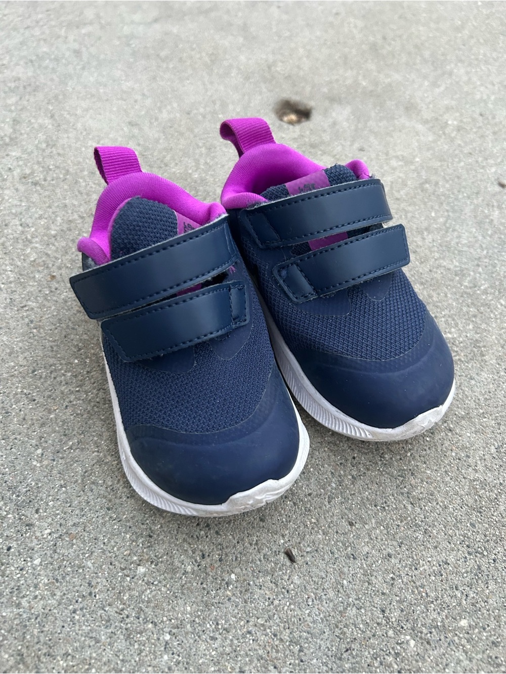 NIKE size 4C Kids Navy and Purple Hook-and-Loop Athletic Shoes